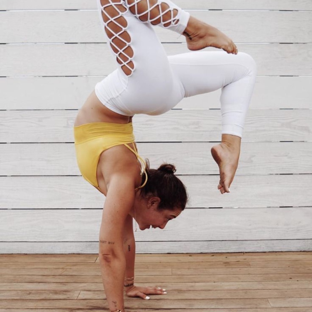 ALO Yoga White Interlace Leggings (S)